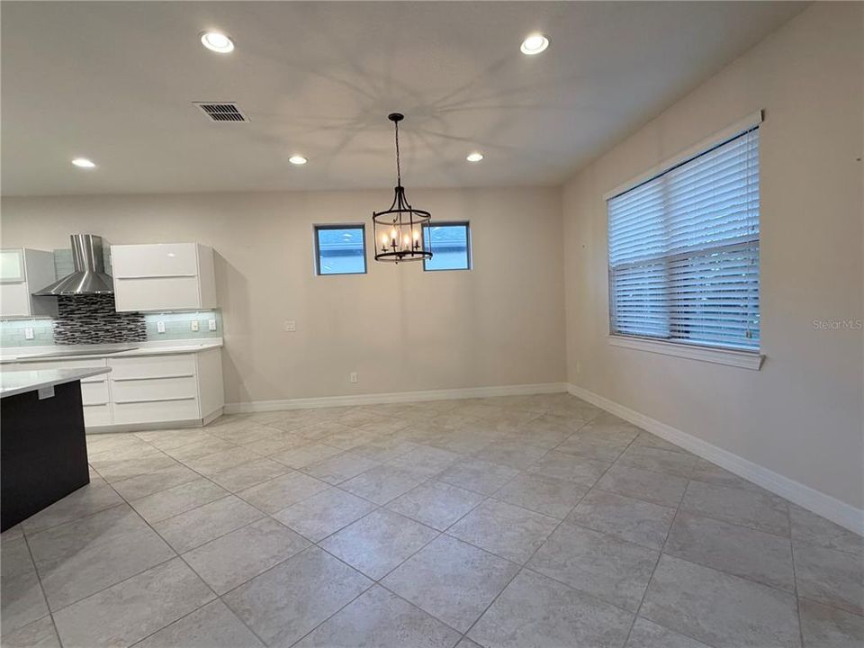 For Rent: $2,300 (3 beds, 3 baths, 2528 Square Feet)