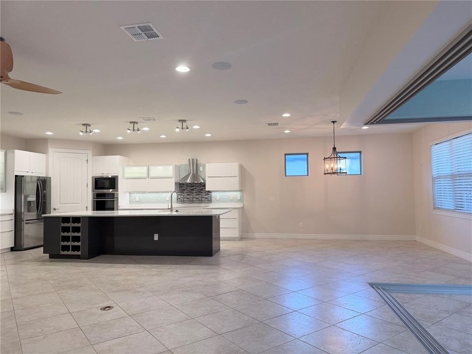 For Rent: $2,300 (3 beds, 3 baths, 2528 Square Feet)