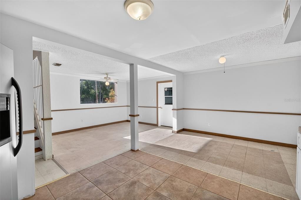 For Sale: $425,000 (5 beds, 2 baths, 1920 Square Feet)