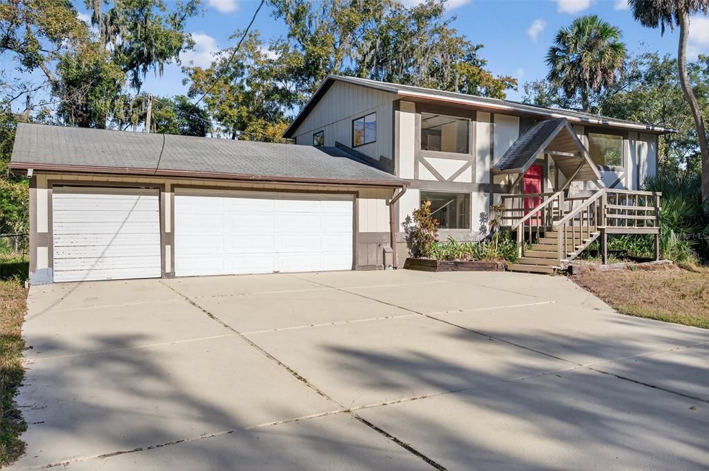 For Sale: $425,000 (5 beds, 2 baths, 1920 Square Feet)