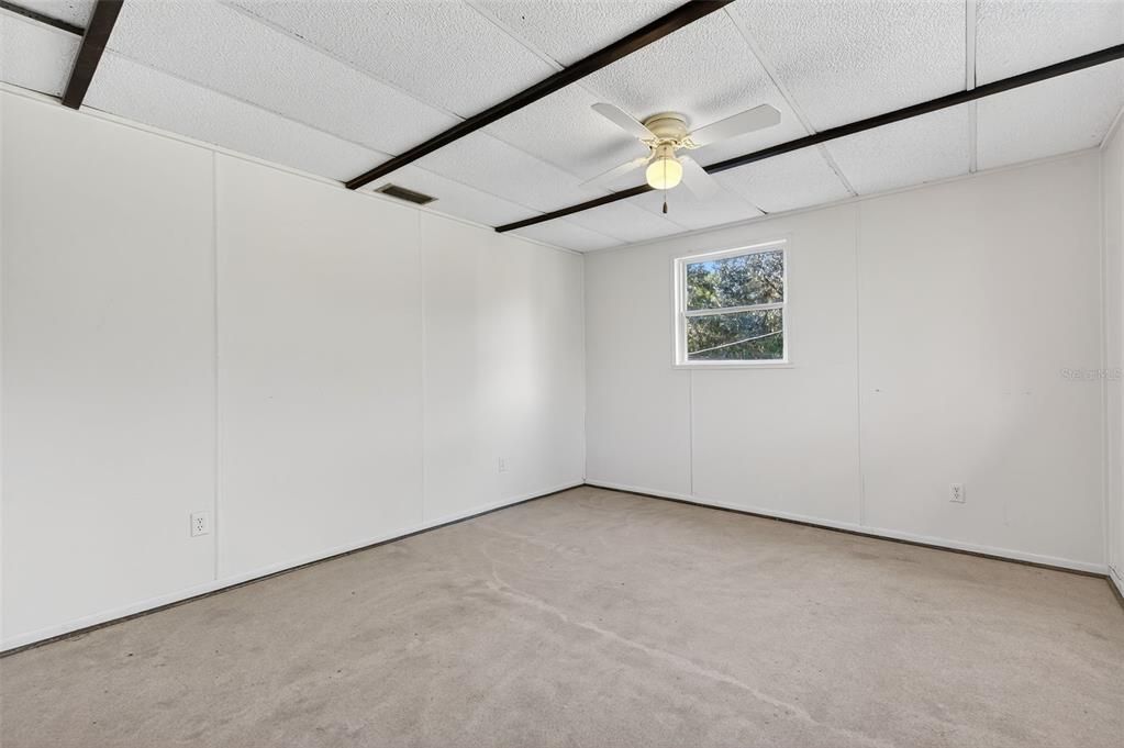 For Sale: $425,000 (5 beds, 2 baths, 1920 Square Feet)