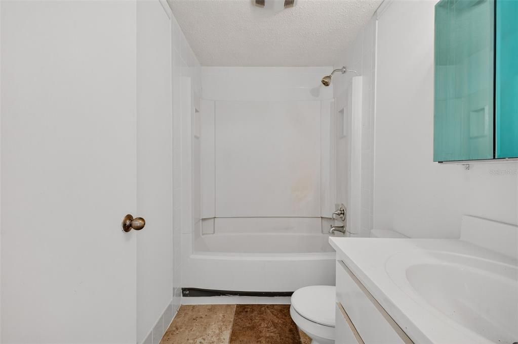 For Sale: $425,000 (5 beds, 2 baths, 1920 Square Feet)