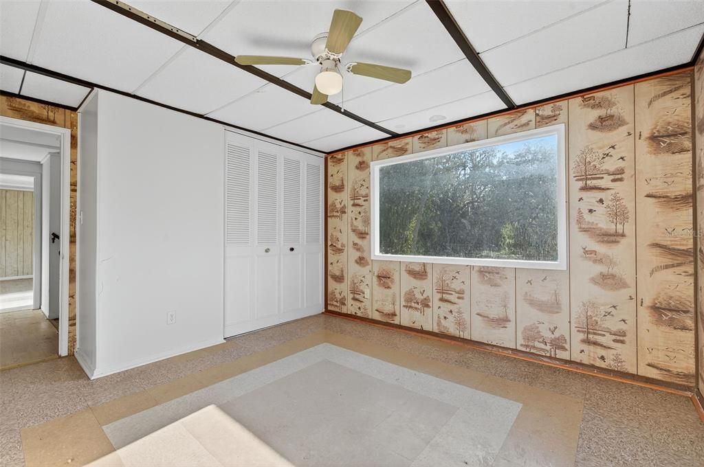 For Sale: $425,000 (5 beds, 2 baths, 1920 Square Feet)