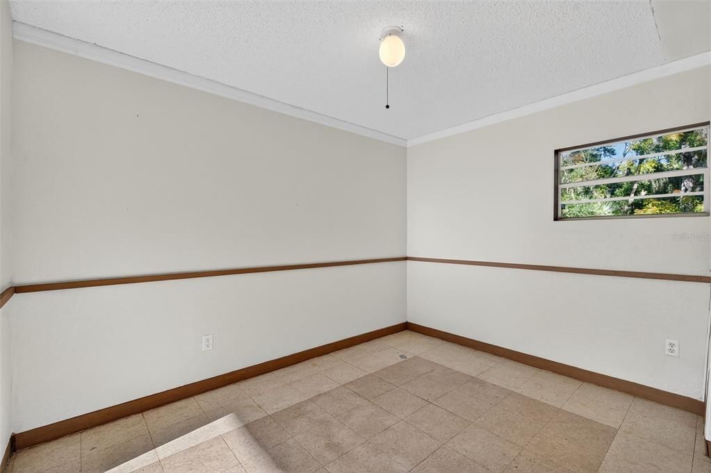 For Sale: $425,000 (5 beds, 2 baths, 1920 Square Feet)