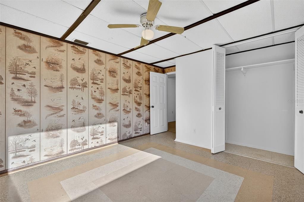 For Sale: $425,000 (5 beds, 2 baths, 1920 Square Feet)