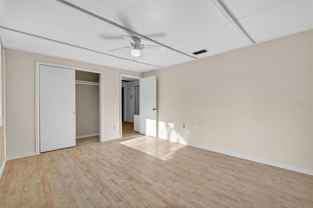 For Sale: $425,000 (5 beds, 2 baths, 1920 Square Feet)