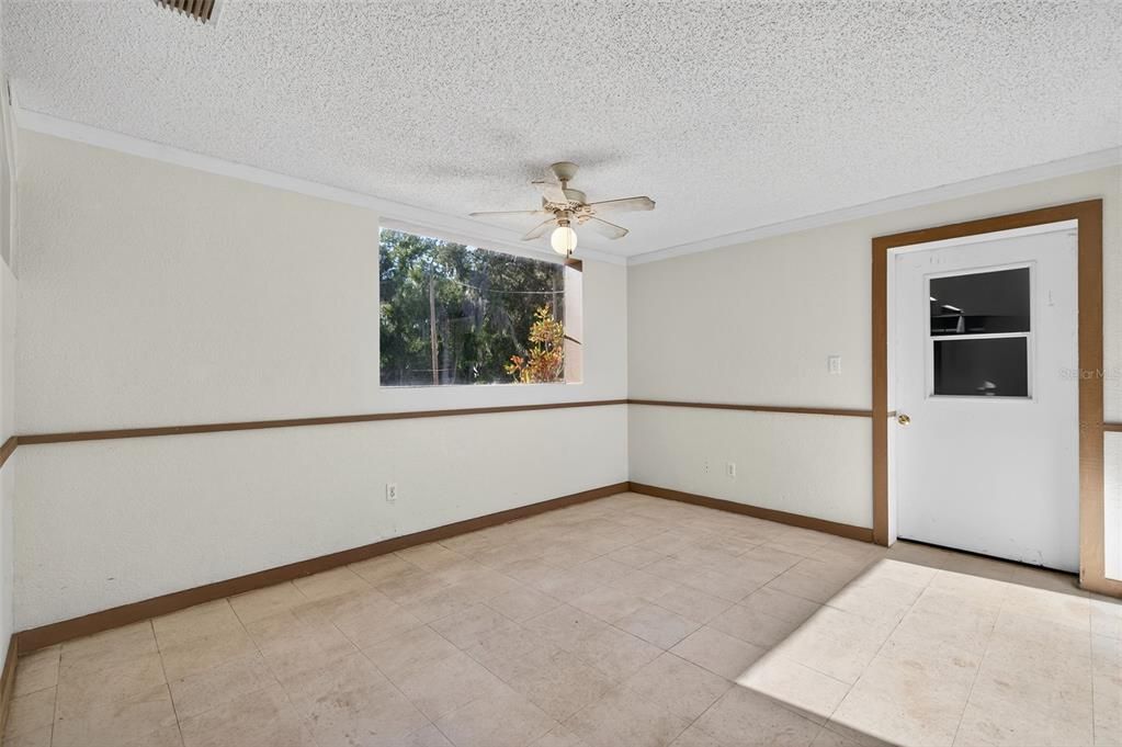 For Sale: $425,000 (5 beds, 2 baths, 1920 Square Feet)