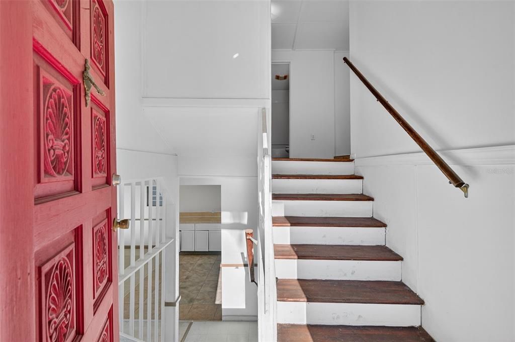 For Sale: $425,000 (5 beds, 2 baths, 1920 Square Feet)