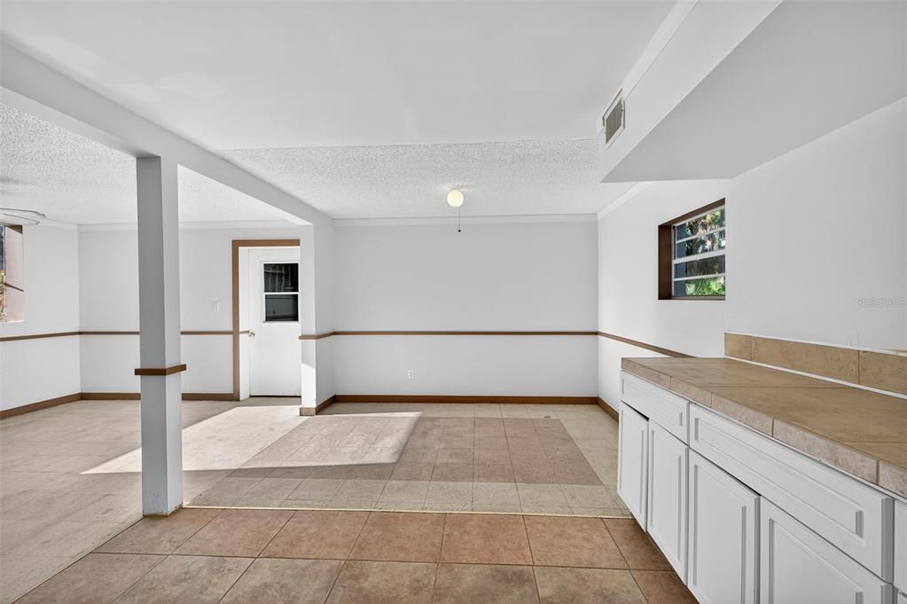 For Sale: $425,000 (5 beds, 2 baths, 1920 Square Feet)