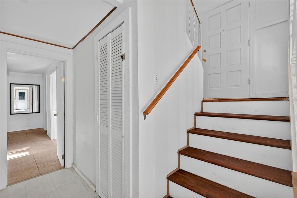 For Sale: $425,000 (5 beds, 2 baths, 1920 Square Feet)