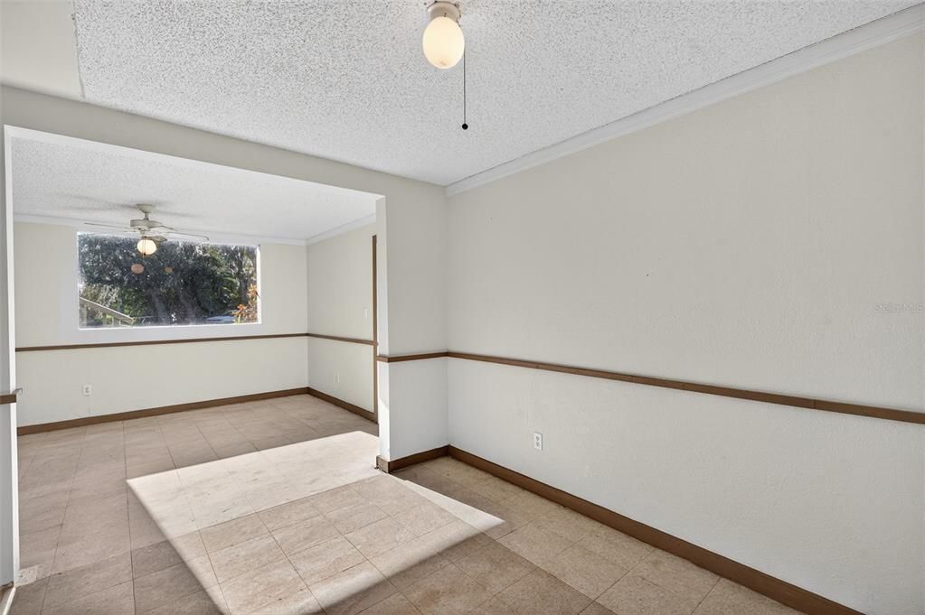 For Sale: $425,000 (5 beds, 2 baths, 1920 Square Feet)