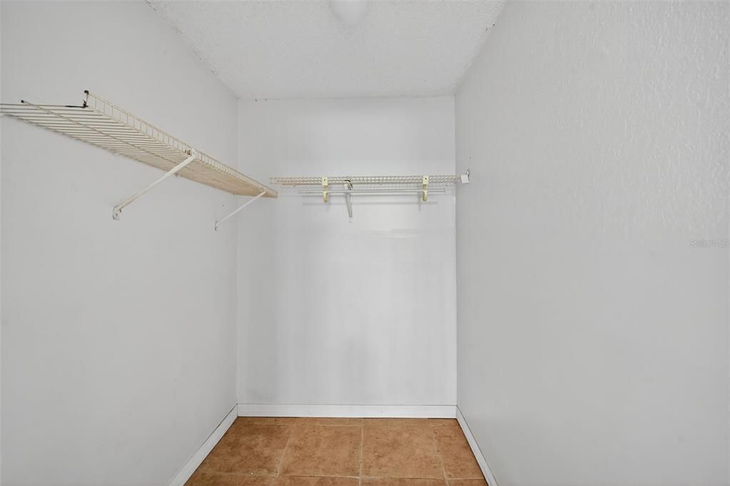 For Sale: $425,000 (5 beds, 2 baths, 1920 Square Feet)