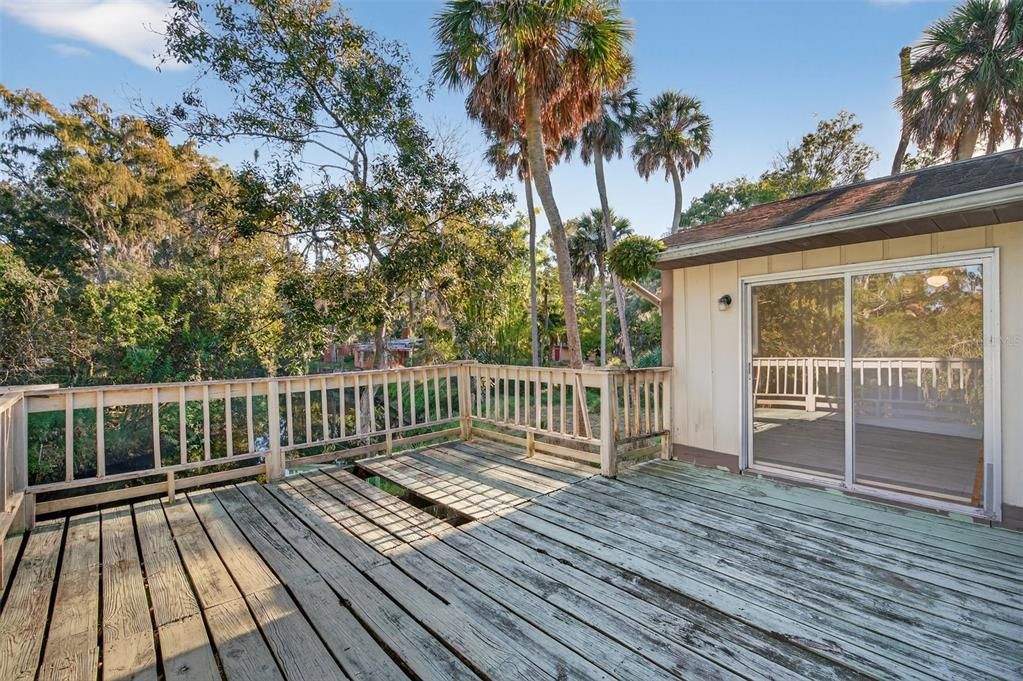 For Sale: $425,000 (5 beds, 2 baths, 1920 Square Feet)