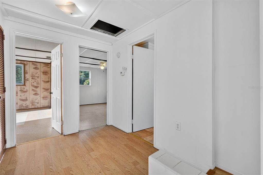 For Sale: $425,000 (5 beds, 2 baths, 1920 Square Feet)