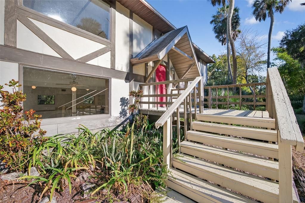 For Sale: $425,000 (5 beds, 2 baths, 1920 Square Feet)