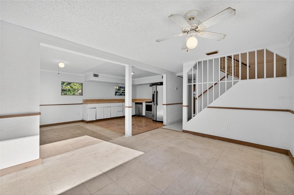 For Sale: $425,000 (5 beds, 2 baths, 1920 Square Feet)