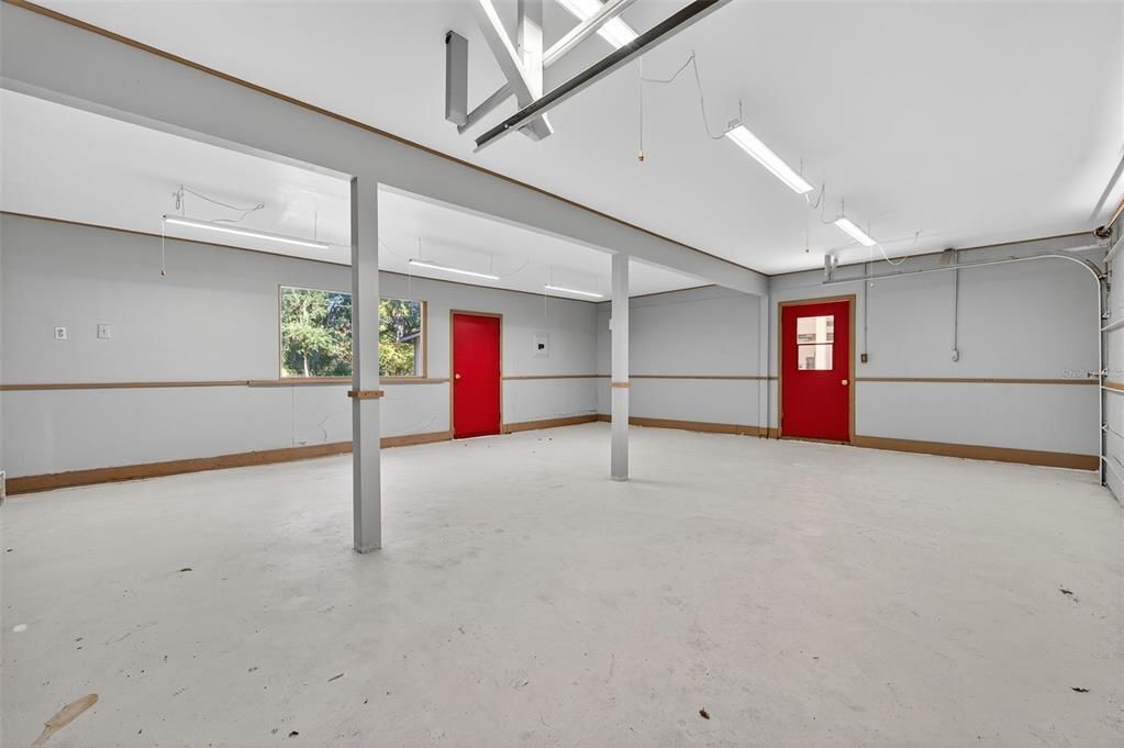 For Sale: $425,000 (5 beds, 2 baths, 1920 Square Feet)