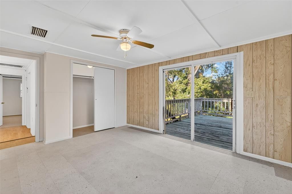 For Sale: $425,000 (5 beds, 2 baths, 1920 Square Feet)