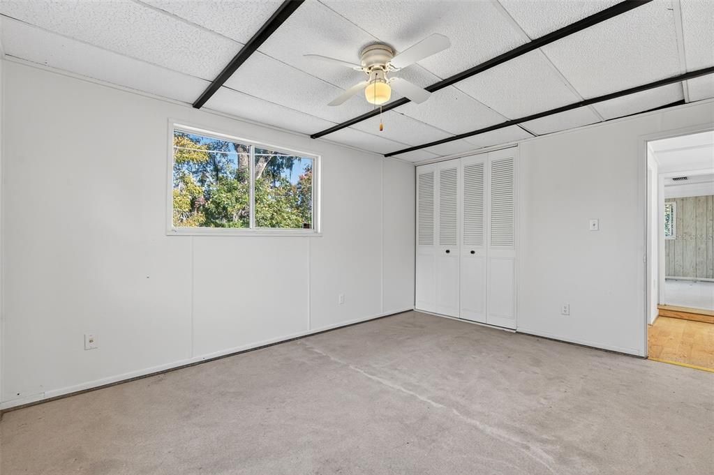 For Sale: $425,000 (5 beds, 2 baths, 1920 Square Feet)