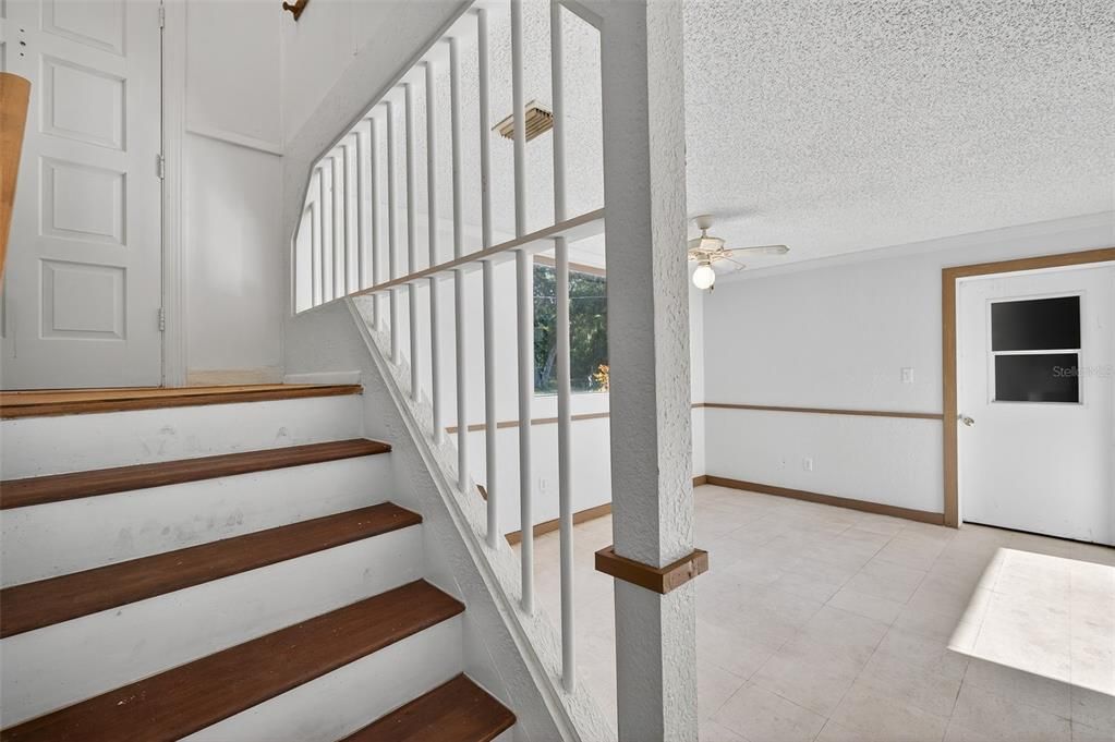 For Sale: $425,000 (5 beds, 2 baths, 1920 Square Feet)