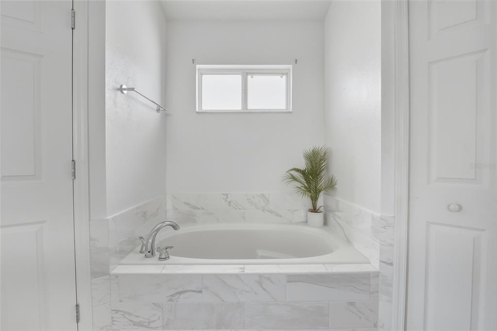 For Sale: $485,000 (3 beds, 2 baths, 1484 Square Feet)