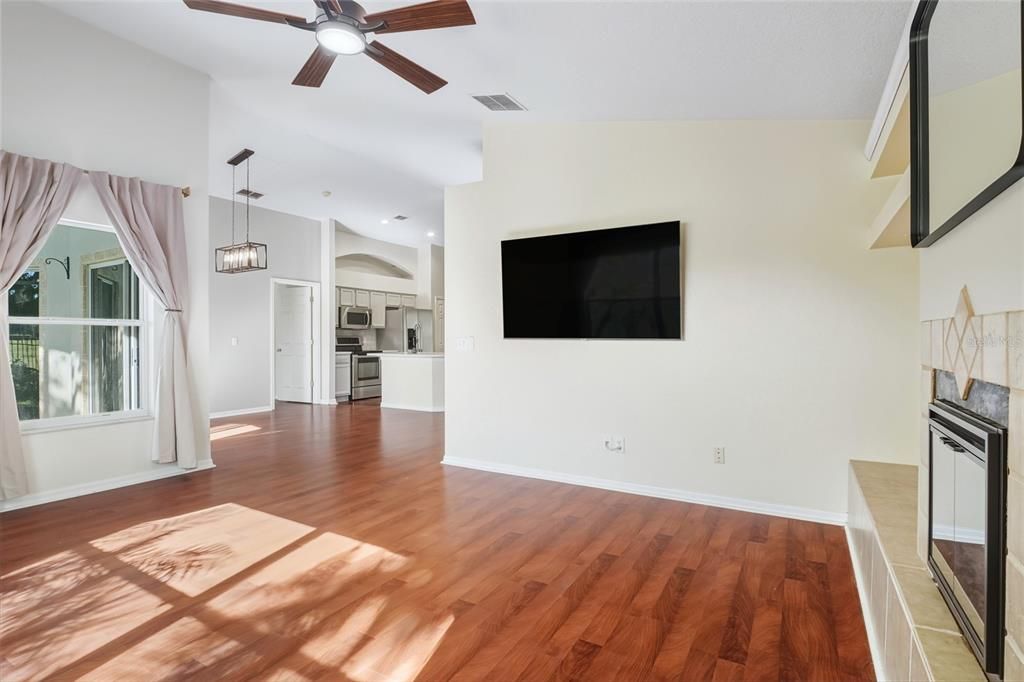 For Sale: $485,000 (3 beds, 2 baths, 1484 Square Feet)