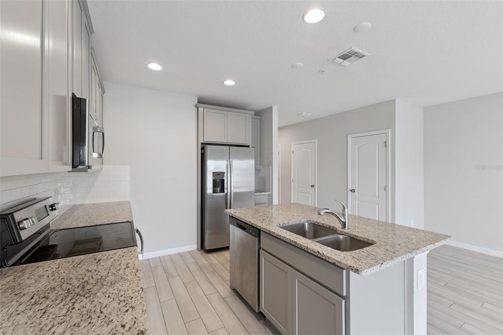 For Rent: $2,300 (3 beds, 2 baths, 1540 Square Feet)