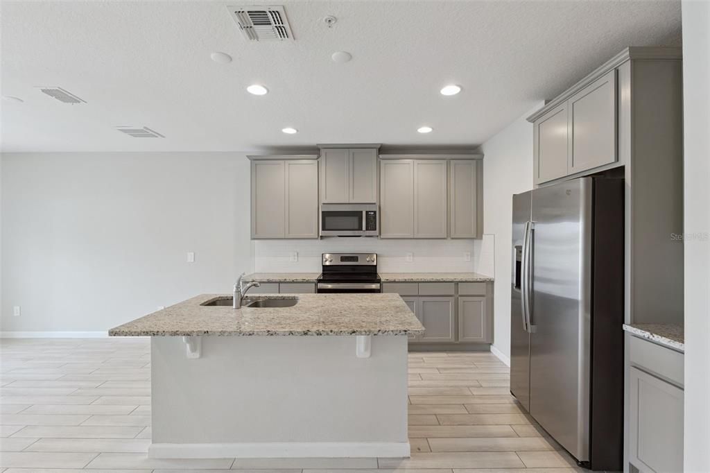 For Rent: $2,300 (3 beds, 2 baths, 1540 Square Feet)