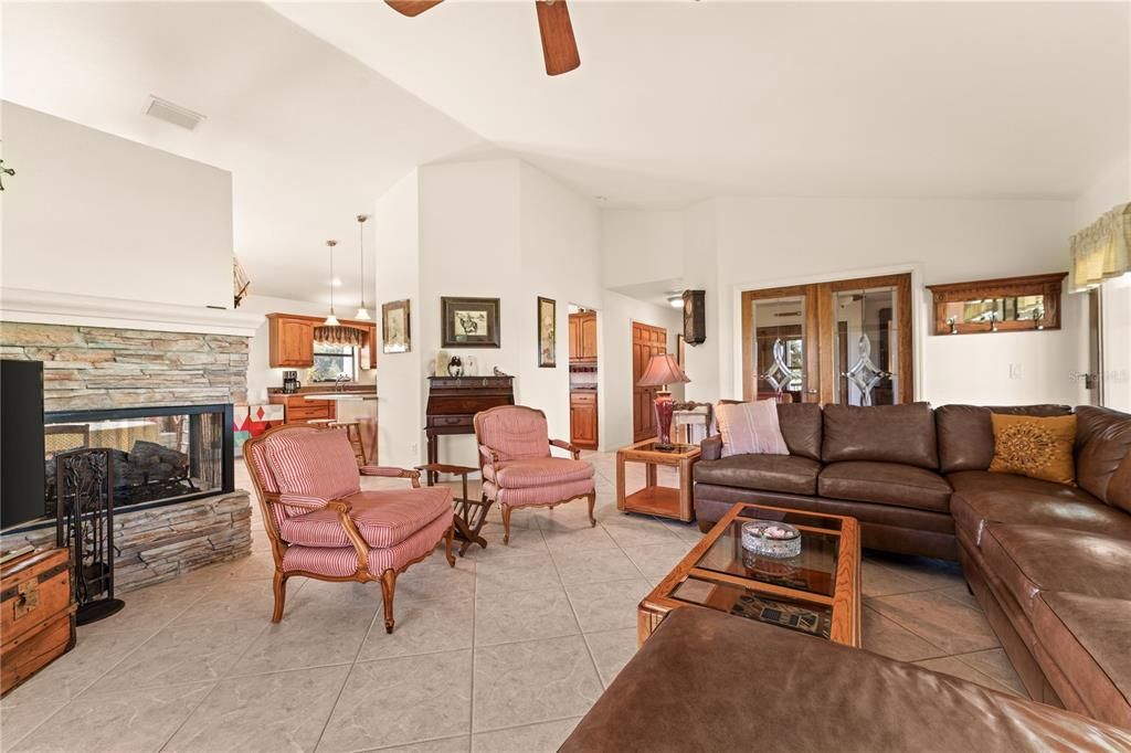 待售: $1,500,000 (3 贝兹, 2 浴室, 1792 平方英尺)