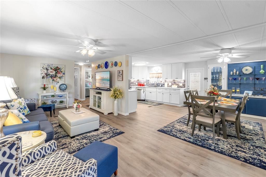 For Sale: $325,000 (2 beds, 2 baths, 1178 Square Feet)