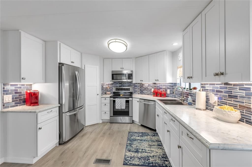 For Sale: $325,000 (2 beds, 2 baths, 1178 Square Feet)