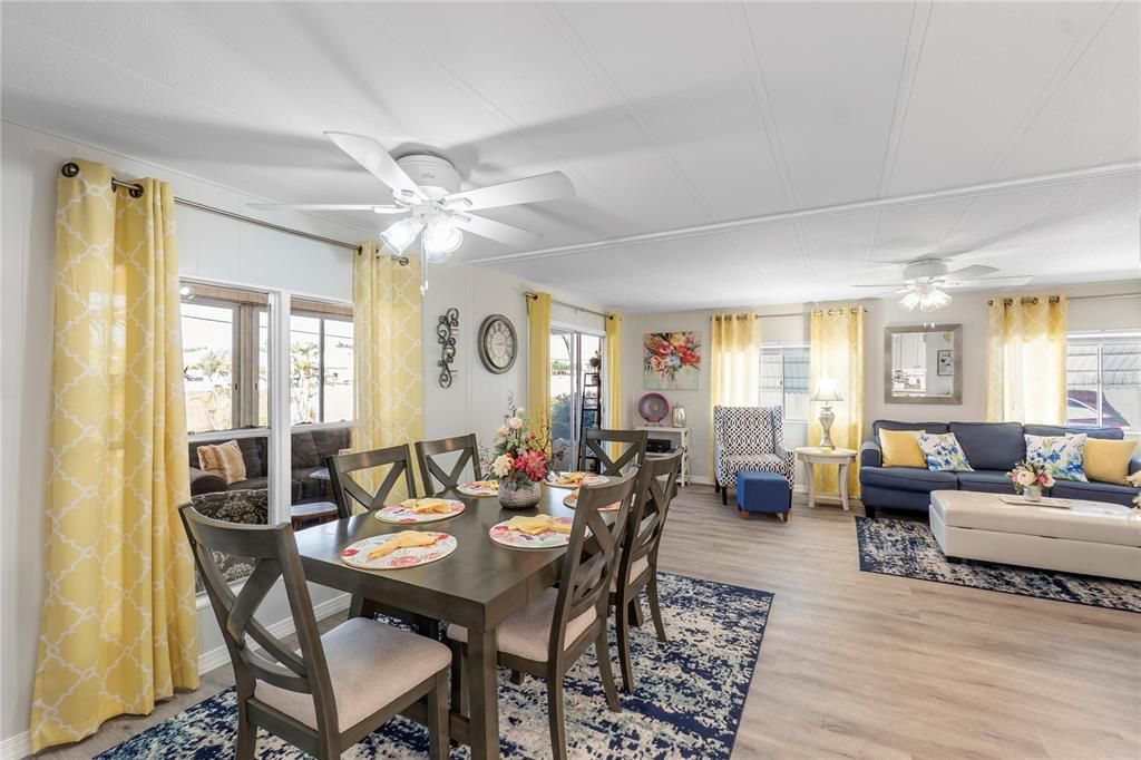 For Sale: $325,000 (2 beds, 2 baths, 1178 Square Feet)