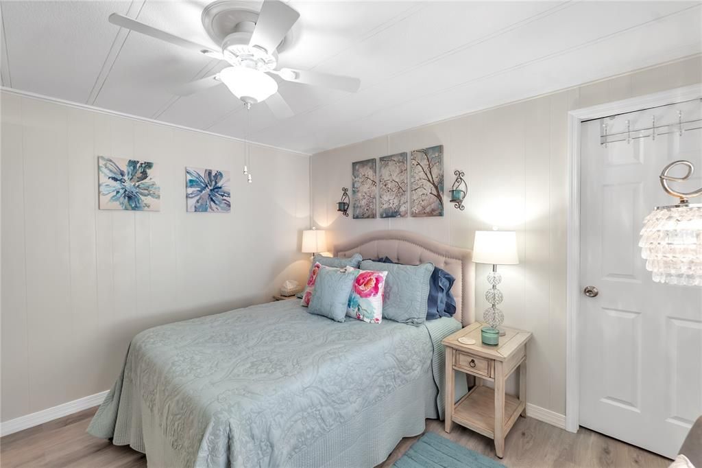 For Sale: $325,000 (2 beds, 2 baths, 1178 Square Feet)