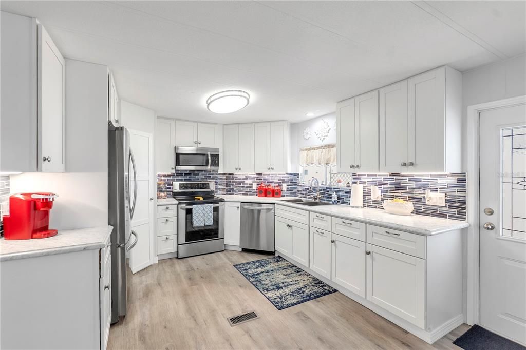 For Sale: $325,000 (2 beds, 2 baths, 1178 Square Feet)