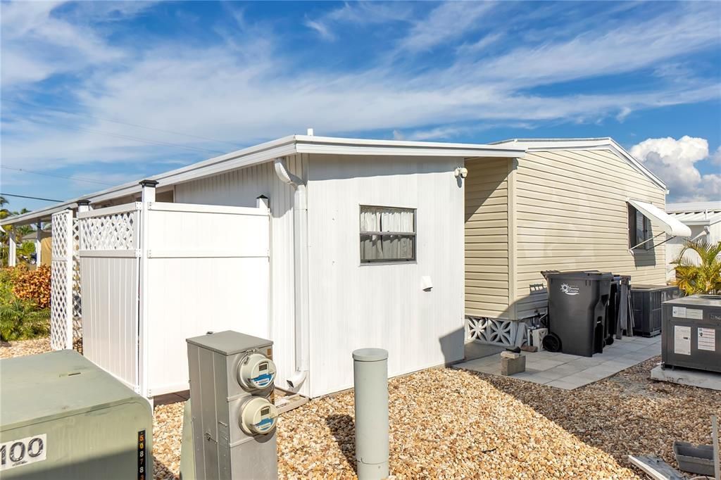 For Sale: $325,000 (2 beds, 2 baths, 1178 Square Feet)