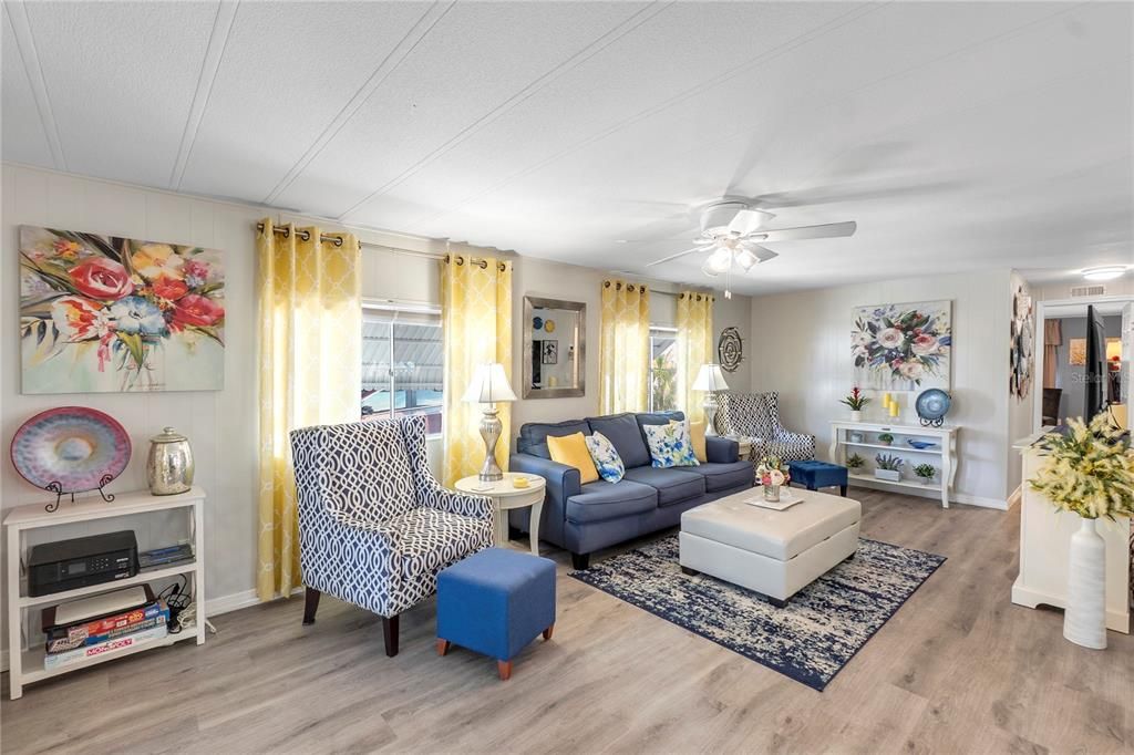 For Sale: $325,000 (2 beds, 2 baths, 1178 Square Feet)