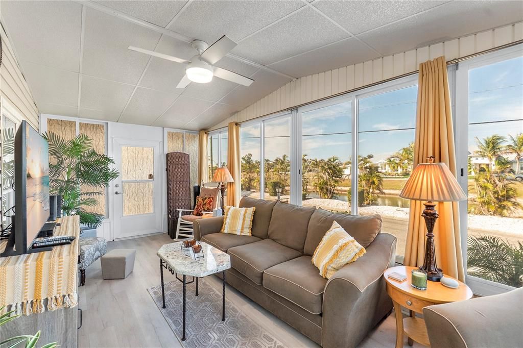 For Sale: $325,000 (2 beds, 2 baths, 1178 Square Feet)