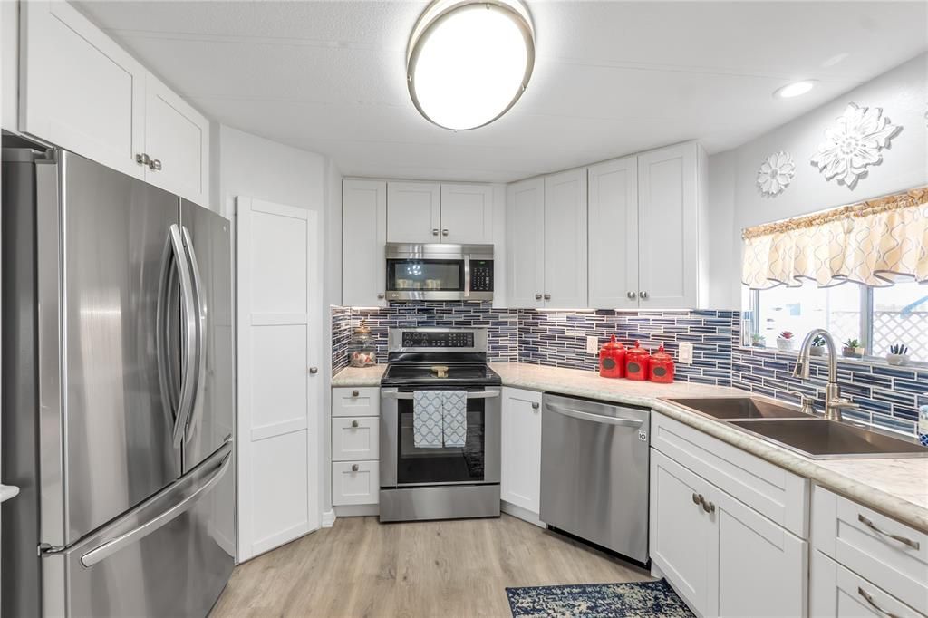 For Sale: $325,000 (2 beds, 2 baths, 1178 Square Feet)