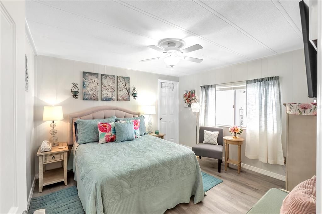 For Sale: $325,000 (2 beds, 2 baths, 1178 Square Feet)