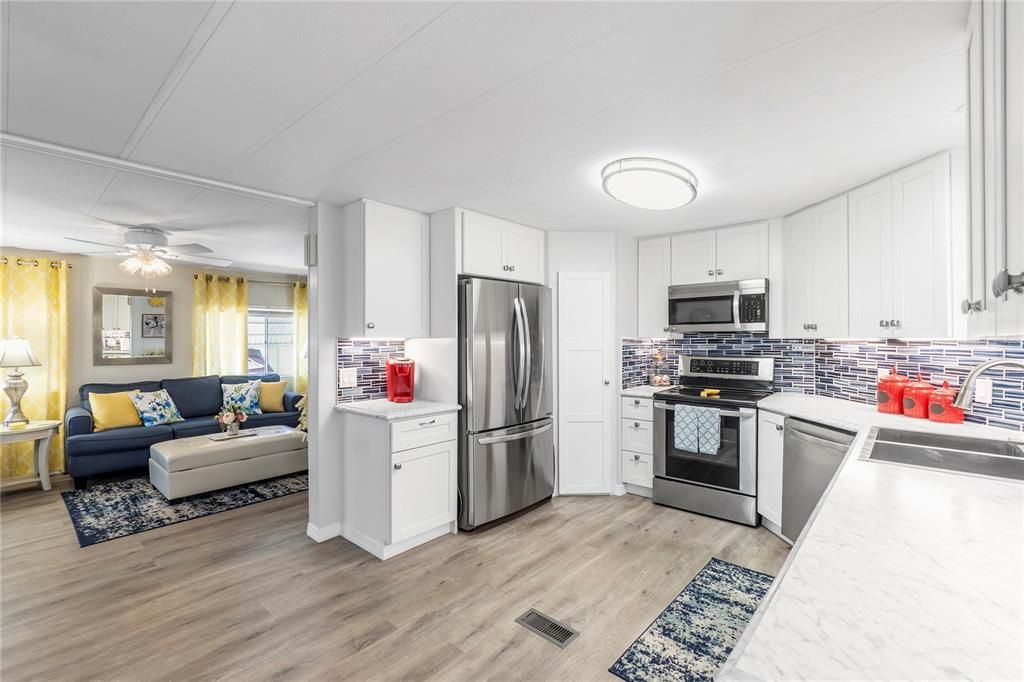 For Sale: $325,000 (2 beds, 2 baths, 1178 Square Feet)