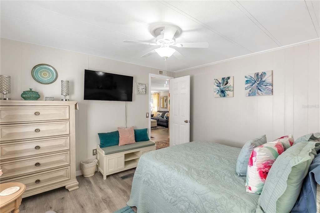 For Sale: $325,000 (2 beds, 2 baths, 1178 Square Feet)