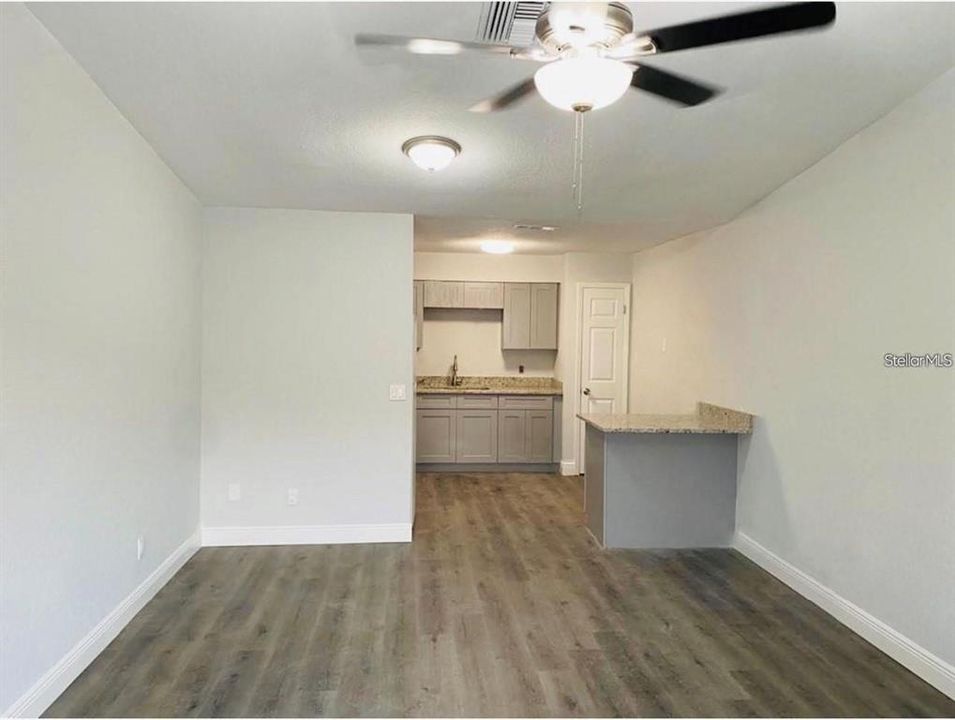 For Rent: $1,447 (2 beds, 1 baths, 895 Square Feet)