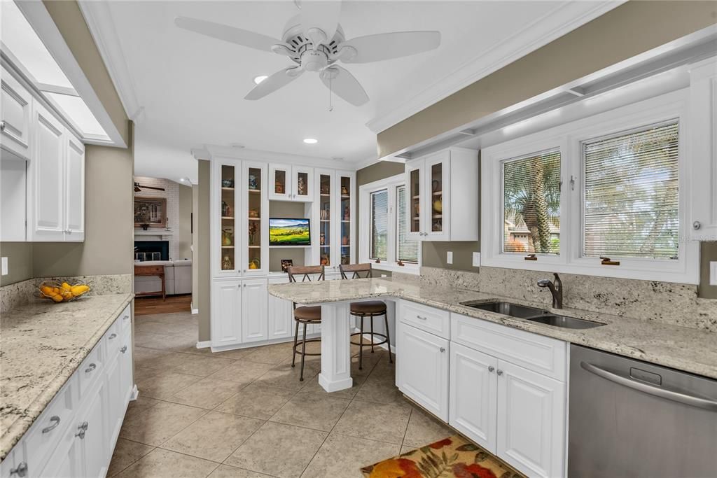 For Sale: $650,000 (3 beds, 2 baths, 2840 Square Feet)