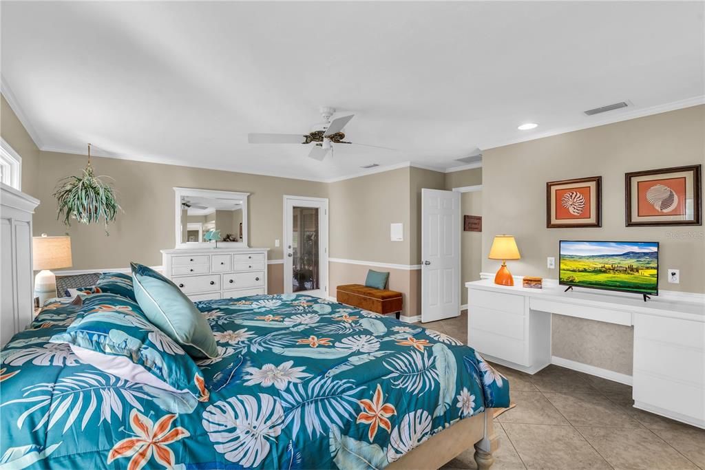 For Sale: $650,000 (3 beds, 2 baths, 2840 Square Feet)