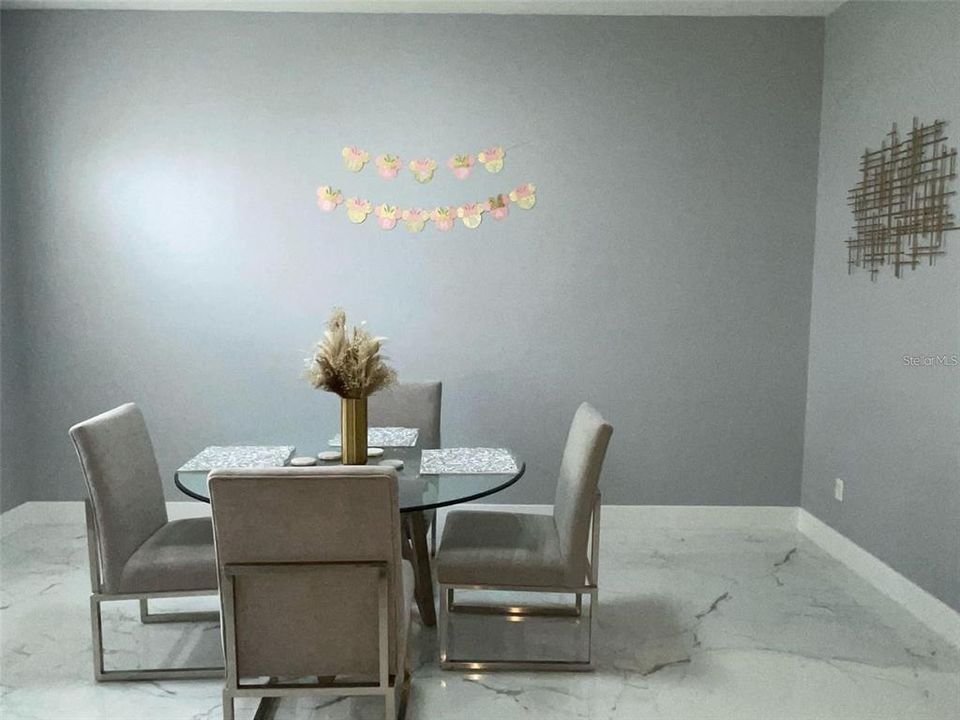 出租: $3,950 (4 贝兹, 3 浴室, 2612 平方英尺)