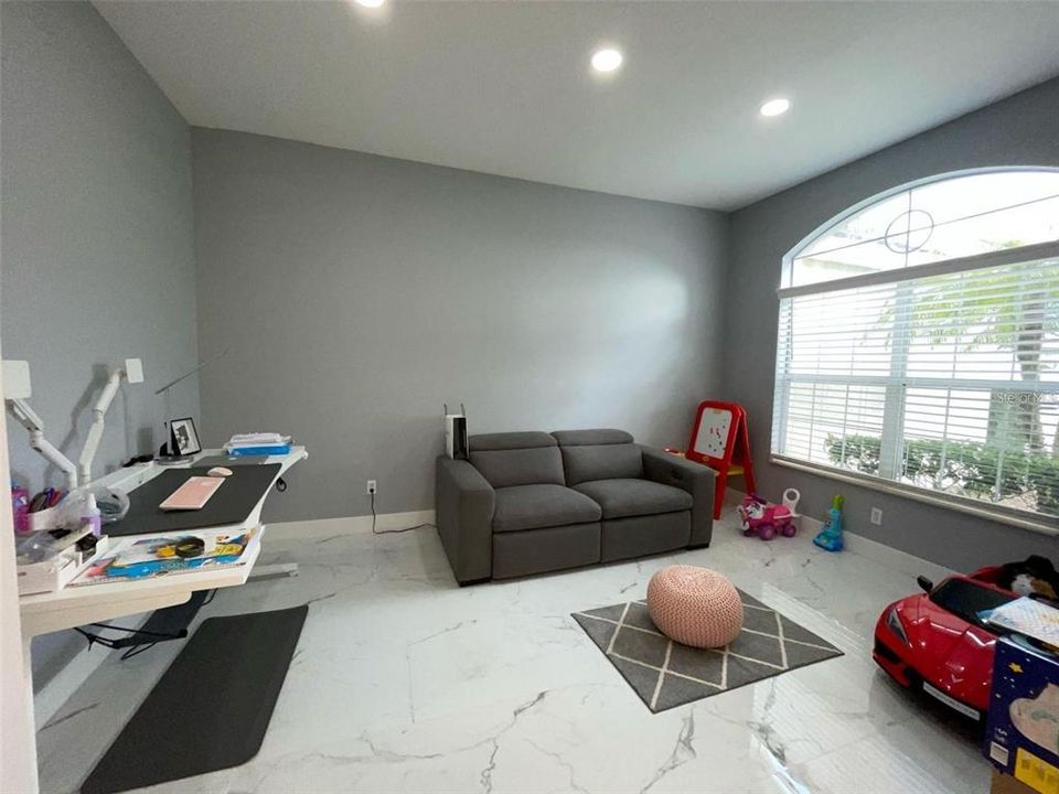 出租: $3,950 (4 贝兹, 3 浴室, 2612 平方英尺)