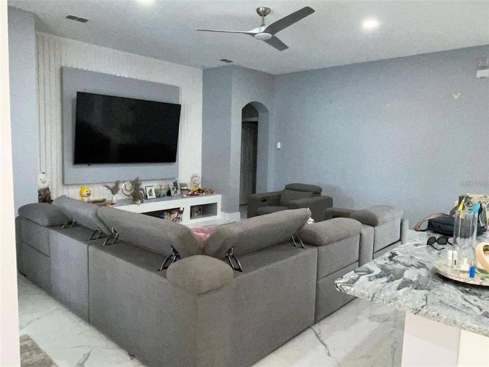 出租: $3,950 (4 贝兹, 3 浴室, 2612 平方英尺)