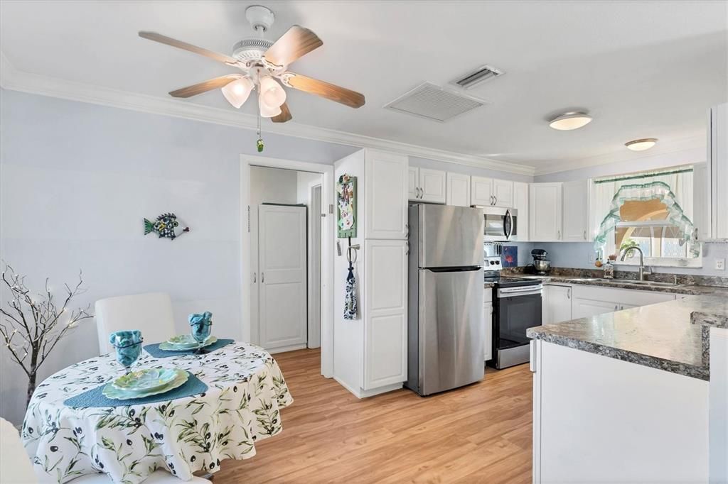 For Sale: $450,000 (3 beds, 2 baths, 1676 Square Feet)