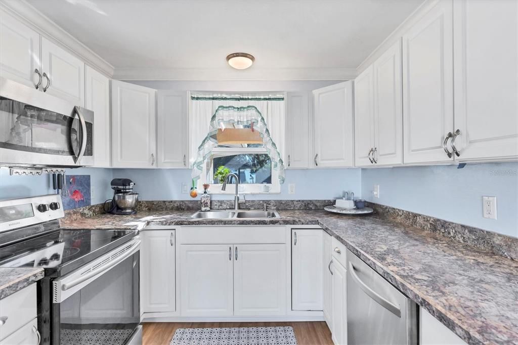 For Sale: $450,000 (3 beds, 2 baths, 1676 Square Feet)