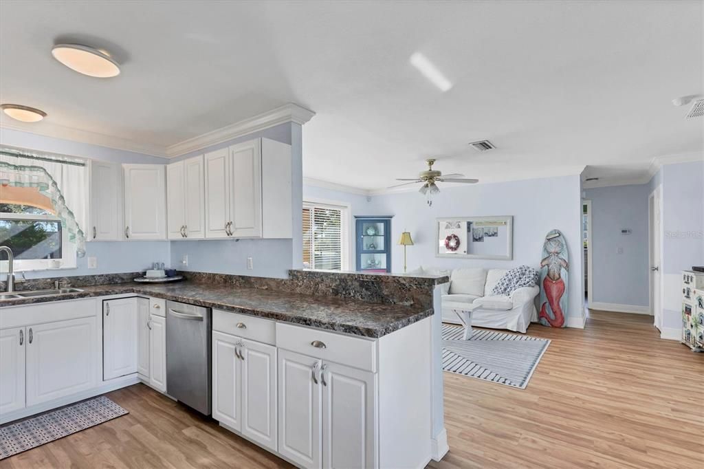 For Sale: $450,000 (3 beds, 2 baths, 1676 Square Feet)